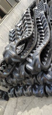 러버 크롤러 300x127x32 러버 트랙, Kubota M5091 파워 크롤러에 적합